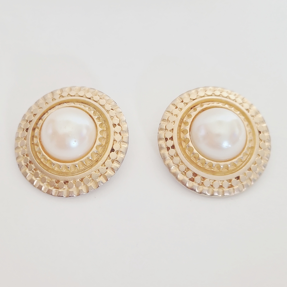 Vintage Averil Faux Pearl Clip On Earrings Gold Tone Textured